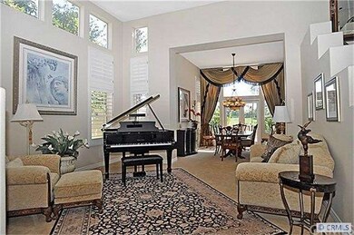 Inviting Formal Living Room Entry w/Cathedral Ceil