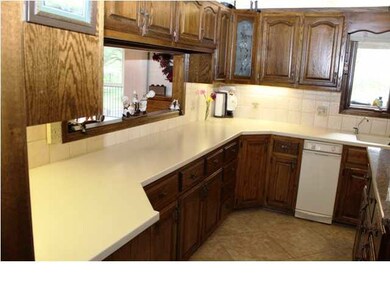 TONS OF COUNTER SPACE