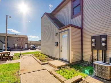 562 Turney Rd unit D, Bedford, OH 44146 - photo 4