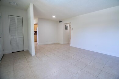 1507 Argyle Dr unit 207, Fort Lauderdale, FL 33312 - photo 2
