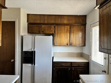 1612 Rustic Dr, Ardmore, OK 73401 - photo 2