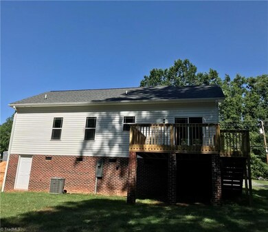 307 Hubbard St, Reidsville, NC 27320 - photo 7