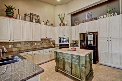 Beautiful Light and Bright Kitchen