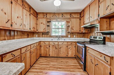 219 Oak View Ln, Asheboro, NC 27205 - photo 7