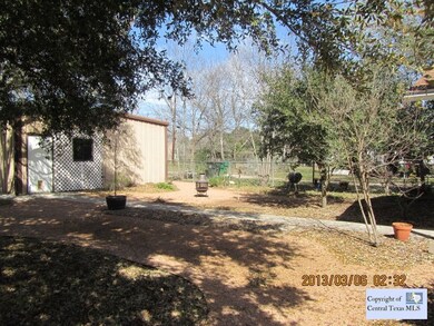 702 E Cedar St, Seguin, TX 78155 - photo 3