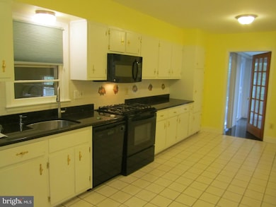 611 Valley Dr SE, Vienna, VA 22180 - photo 3