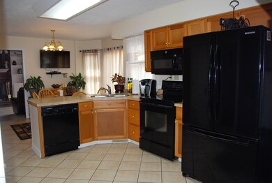 7512 Newton Dr, Louisville, KY 40228 - photo 3