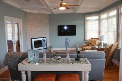 16 White - inside 015