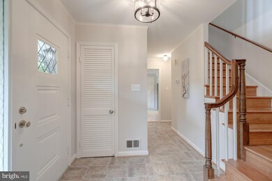 9139 Santayana Dr, Fairfax, VA 22031 - photo 3