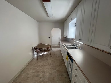 3125 Summers Ln, Klamath Falls, OR 97603 - photo 4