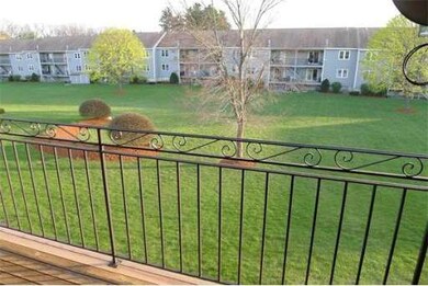 64 Tennis Plaza Rd unit 14, Dracut, MA 01826 - photo 2