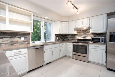 30 Clifden Ct unit 5, Lenox, MA 01240 - photo 5