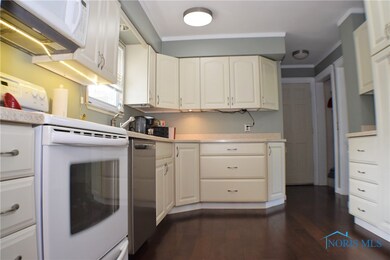 1075 W Erie St, Woodville, OH 43469 - photo 5