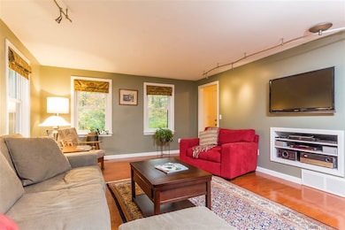 320 Stark Hwy S, Dunbarton, NH 03046 - photo 5