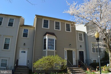 2391 Hunters Square Ct, Reston, VA 20191 - photo 2