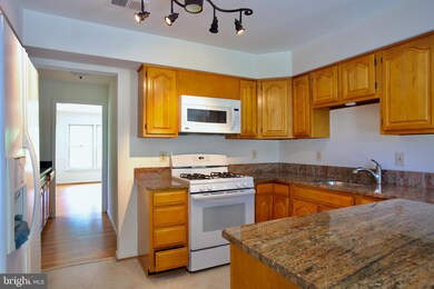 12103 Gatewater Dr, Potomac, MD 20854 - photo 5