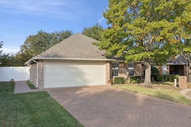 111 Royal Crest Ct, Red Oak, TX 75154 - photo 2