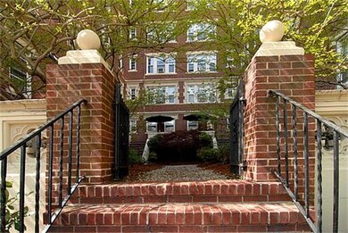 Warwick Condos unit 703, Brookline, MA 02446 - photo 2