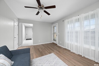 2305 W 49th St, Davenport, IA 52806 - photo 4