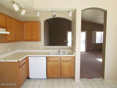 023-281125 - kitchen (5)