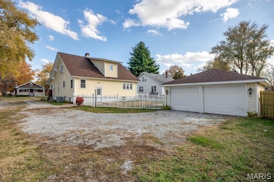 305 S Hackman St, Staunton, IL 62088 - photo 6