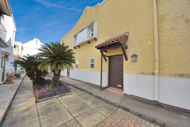 2744 Briarhurst Dr unit 23, Houston, TX 77057 - photo 2