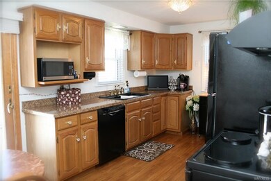 864 Pioneer Dr, North Tonawanda, NY 14120 - photo 5