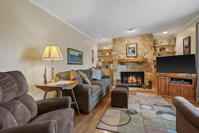 Familiy Room W/gas fireplace