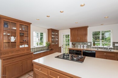 014-Kitchen-1998747-medium