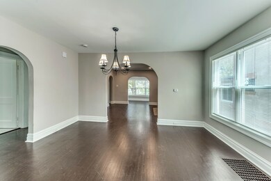 814 N Jackson St, Waukegan, IL 60085 - photo 3