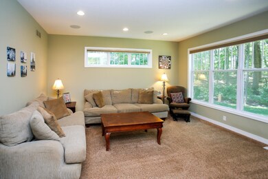 159 red oak circle-105