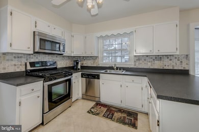 6808 Lamp Post Ln, Alexandria, VA 22306 - photo 5