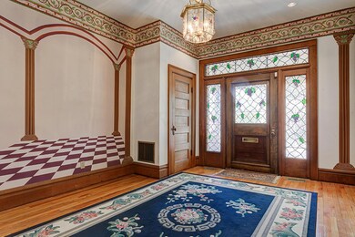 796 Neil Ave. Foyer
