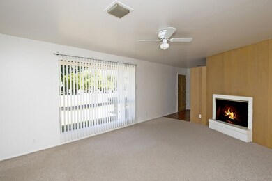 004_Living Room