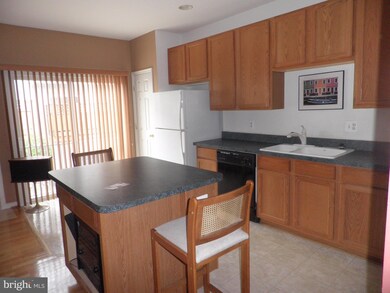 21059 Sojourn Ct, Germantown, MD 20876 - photo 6