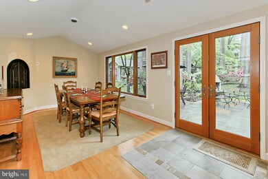 6422 Crosswoods Dr, Falls Church, VA 22044 - photo 5