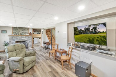 08-25981-Hiawatha-Dr-WindowStill-Real-Es