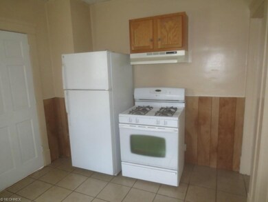 Appliances come with the duplex.