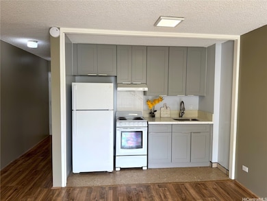 Fairway Villa unit 1015, Honolulu, HI 96815 - photo 3