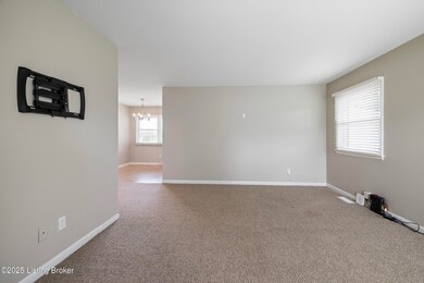 3547 Lisbon Ln, Louisville, KY 40218 - photo 5