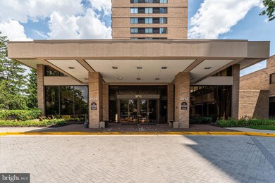 Skyline House unit 107W, Baileys Crossroads, VA 22041 - photo 2