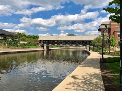 711 S Sleight St, Naperville, IL 60540 - photo 2