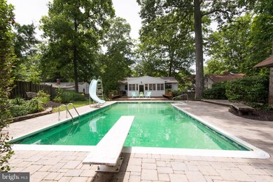 323 Edgemere Dr, Annapolis, MD 21403 - photo 2