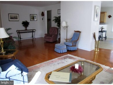 1043 Burgundy Cir, Pennsburg, PA 18073 - photo 4