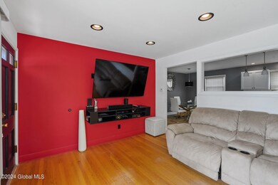 4-web-or-mls-25-tulip-st