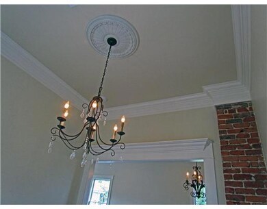 Dining Room. CEILING