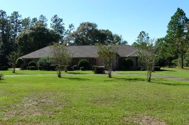 810 Tara Cir, Cantonment, FL 32533 - photo 2