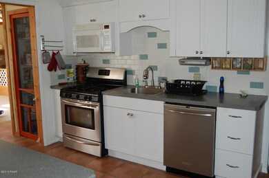 146 Rodeo Dr, Hawley, PA 18428 - photo 5