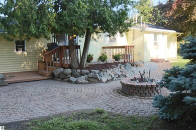 950 N Court St, Au Gres, MI 48703 - photo 4