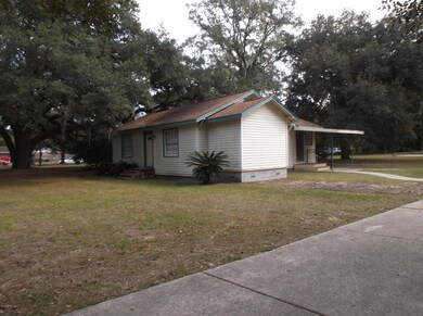 8136 Newton Rd, Jacksonville, FL 32216 - photo 3